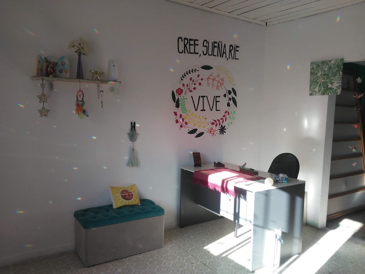 Recepción y sala de masajes en Neftalí Centro Holístico